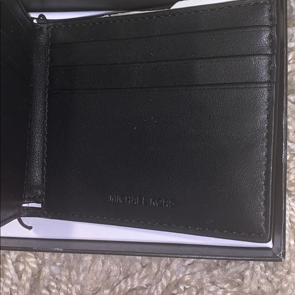 MICHEAL KORS *brand new* authentic designer wallet - Picture 4 of 4